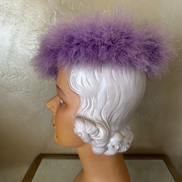 REFINED 1940s' PURPLE FELT CAP WITH LAVENDER FEATHER TRIM - Picture 4 of 12